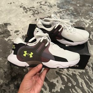Under Armour HOVR Apex 3 size 8.5 women